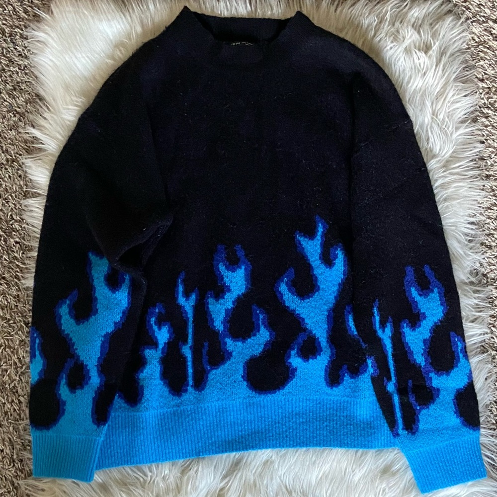 Blue Fire Sweater 💙🖤